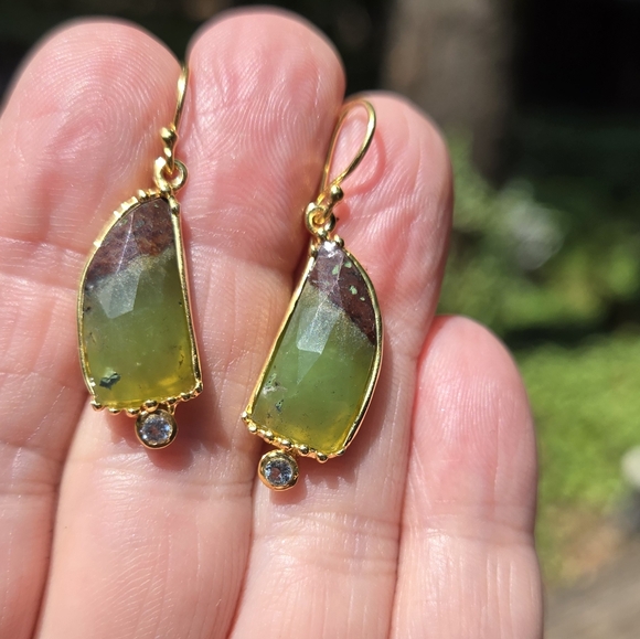 Chrysoprase 6k each & Topaz sterling & gold earrings - Picture 6 of 8